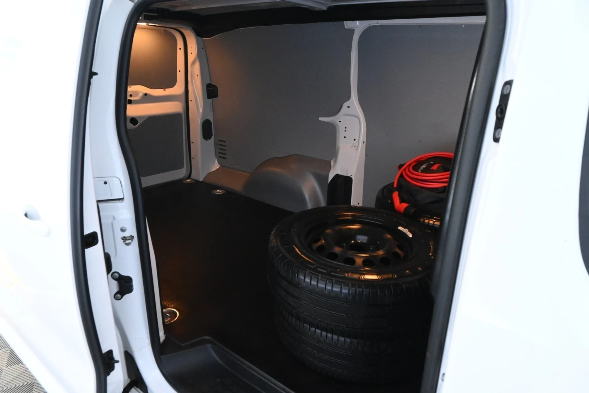 Car Image - XPDmlEzmLAROkvusokYE7