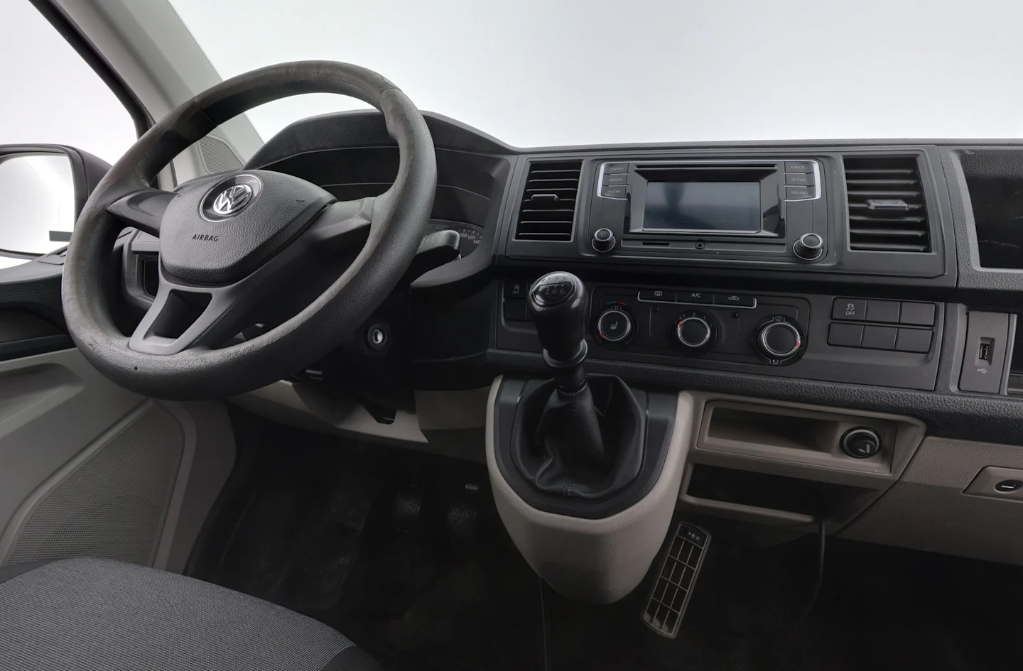 Car Image - AOCwEuwV8adroO3NOK2hh