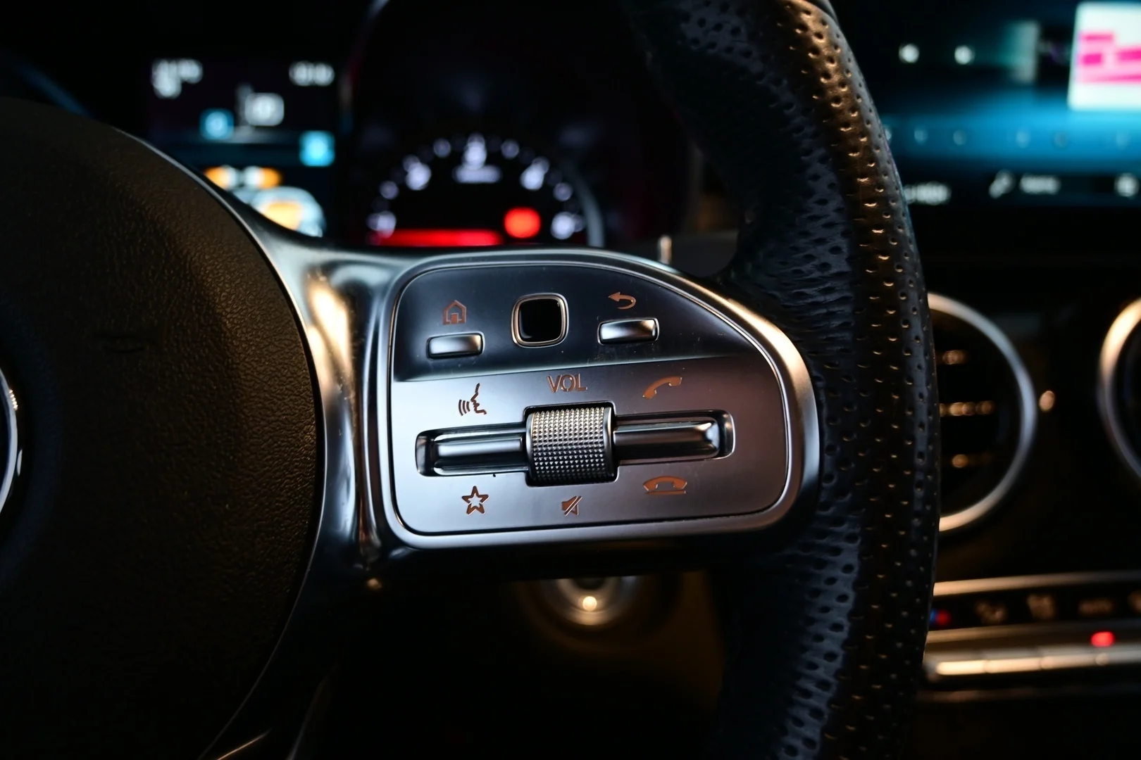 Car Image - 1TbuJ7f7cbemHToWkreFj