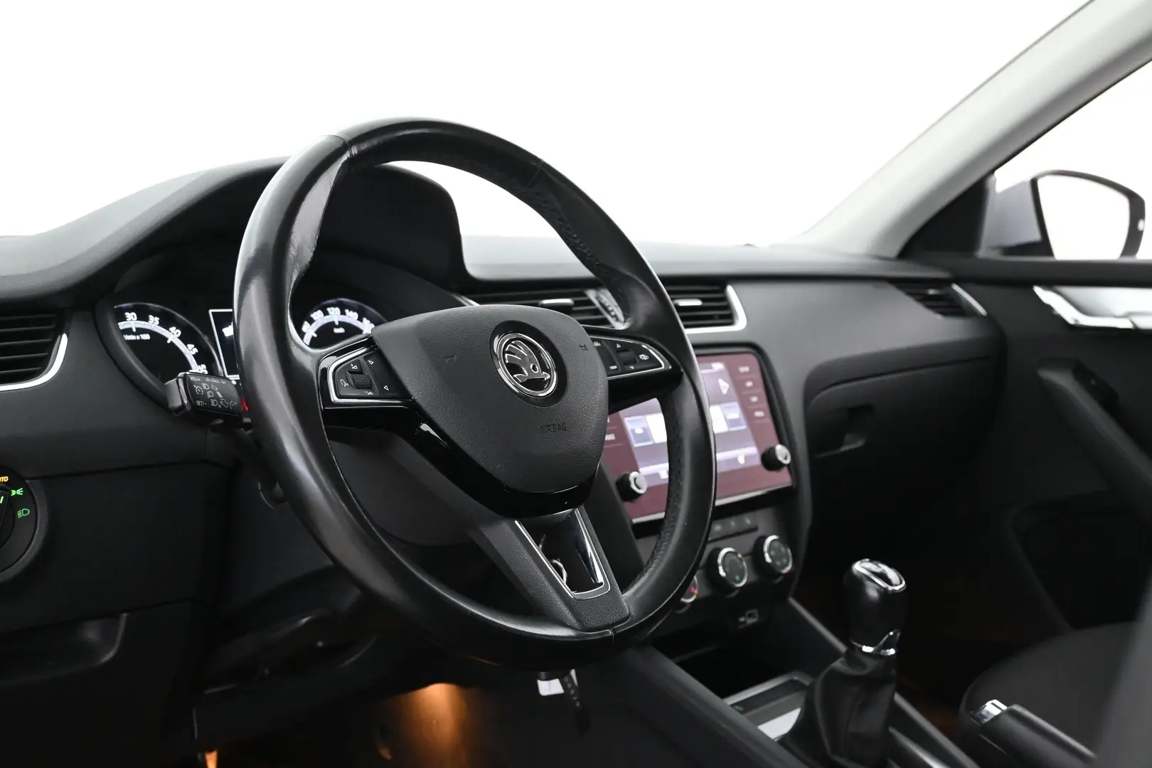 Car Image - 5UxozruUhcRIn5c3jeUMLm