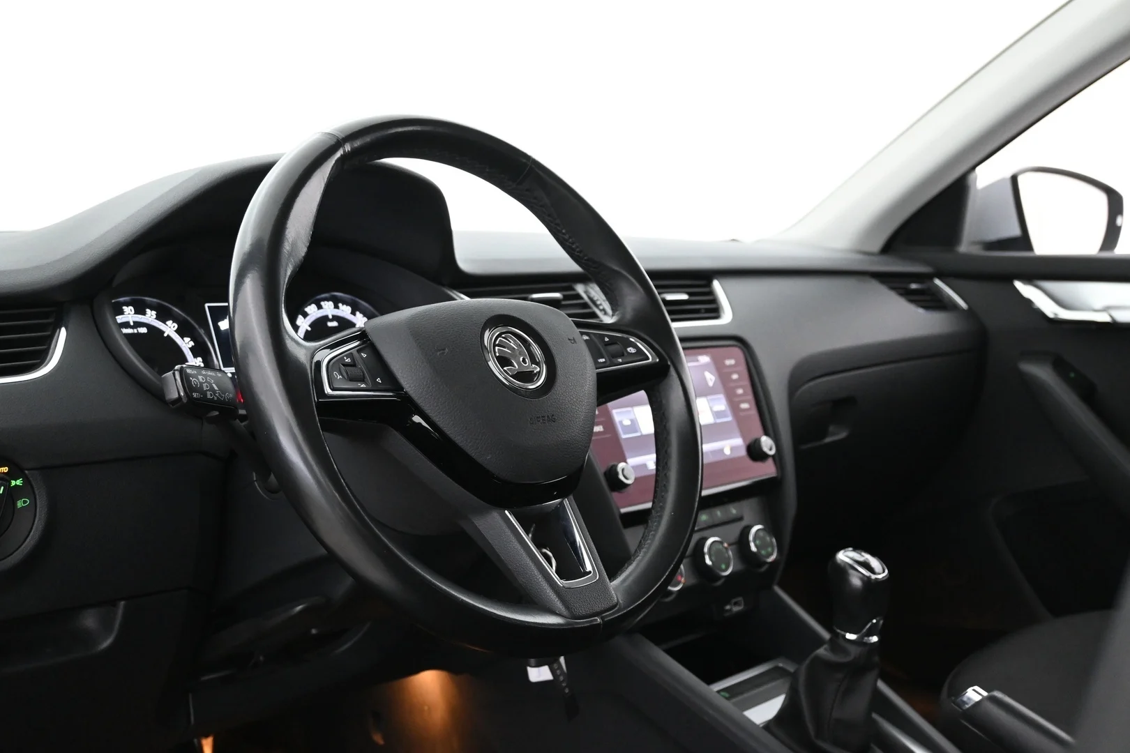 Car Image - 5UxozruUhcRIn5c3jeUMLm