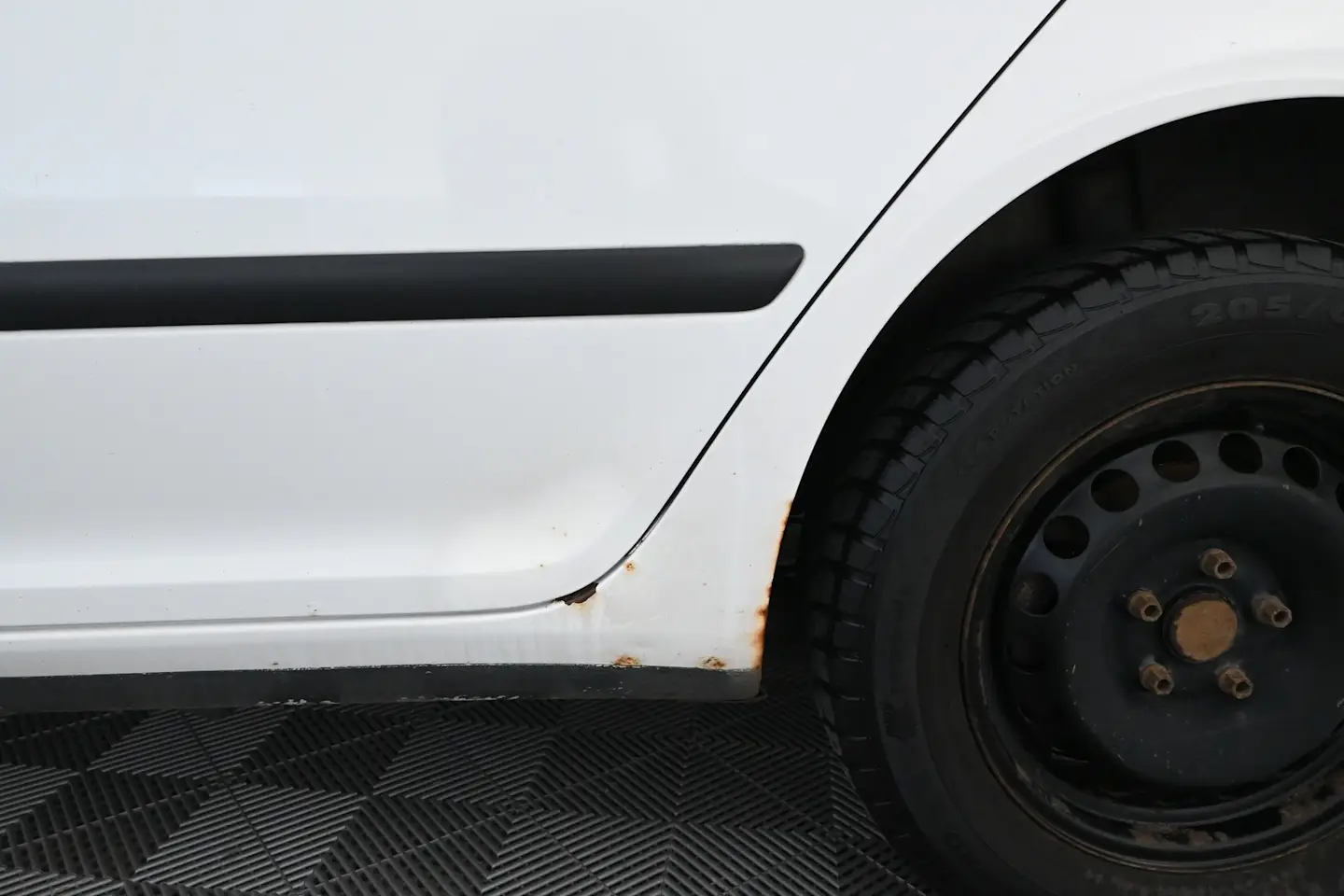Car Image - 3AEKNisSo0Df0rKN8QrDnu