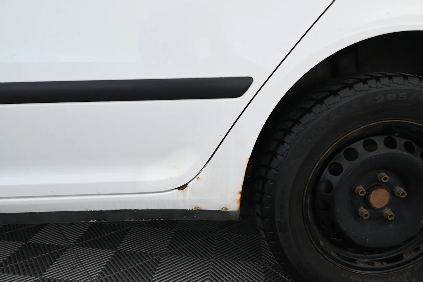 Car Image - 3AEKNisSo0Df0rKN8QrDnu