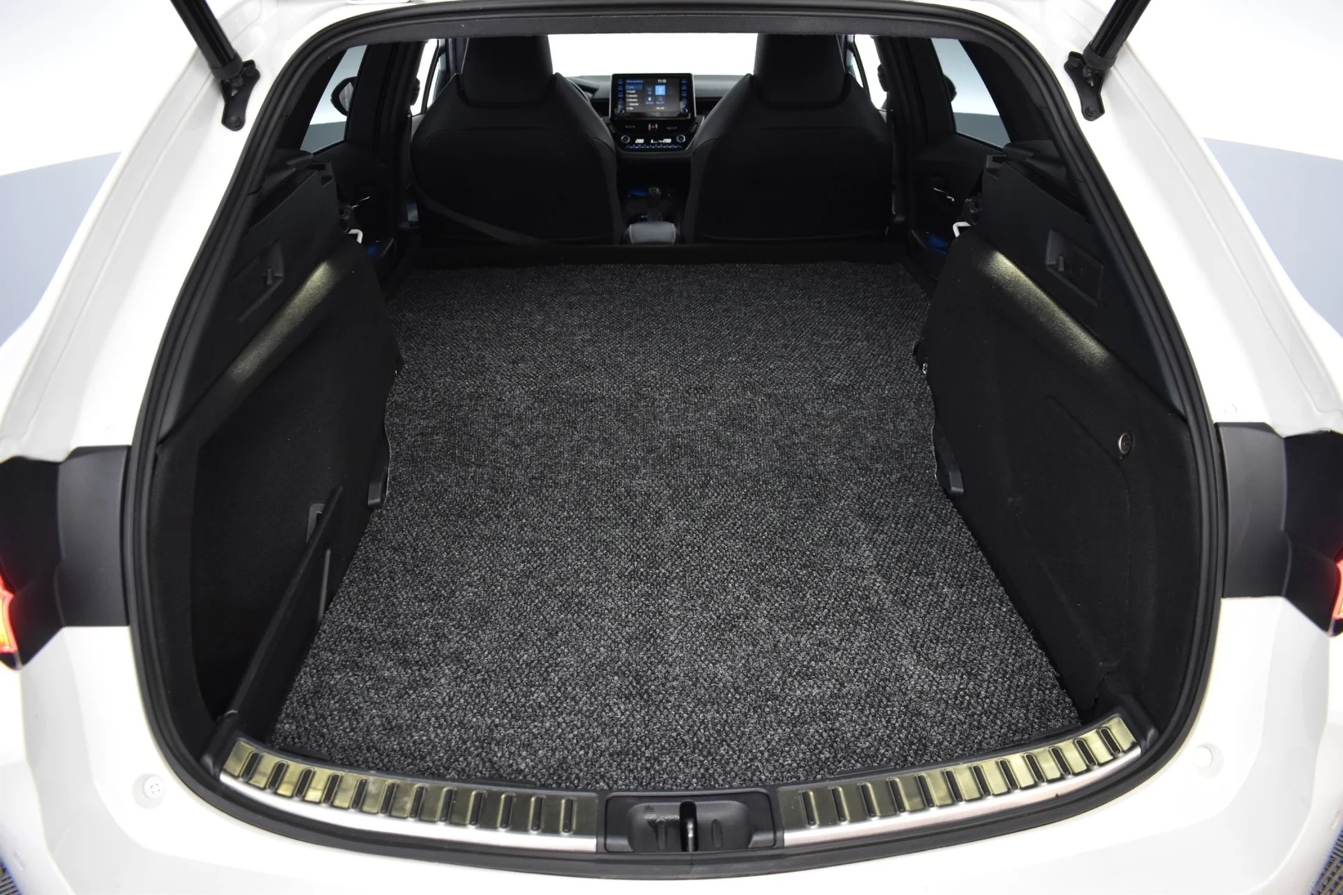 Car Image - 4LoDXjmryz5hBSBtWZL4MJ