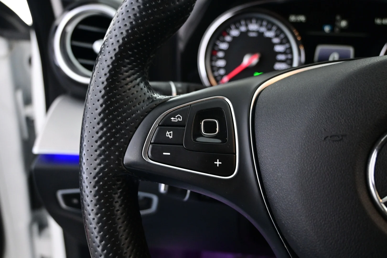 Car Image - 3xeR8YJHKH1umrGqUQjsUz