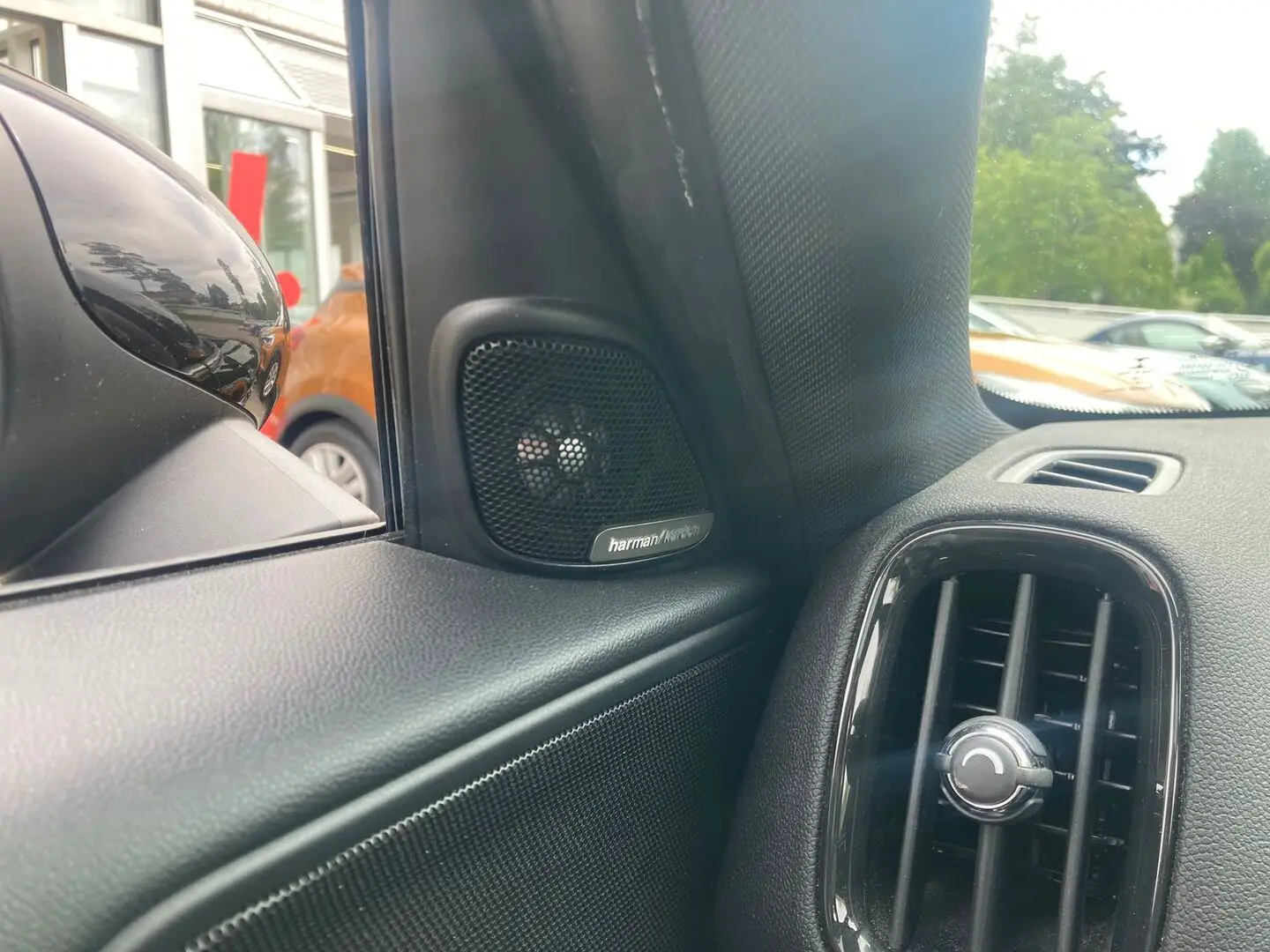 Car Image - 4KFSZ8nj8iIPlmlJsy7m5D