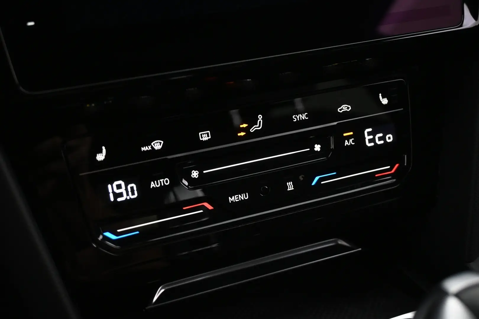 Car Image - 2rgKRgHcE9MeLXeq8mI63L