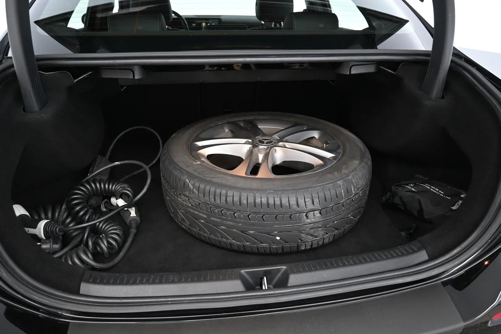 Car Image - 2oSxwDPMcXsTfHhdlvKirn
