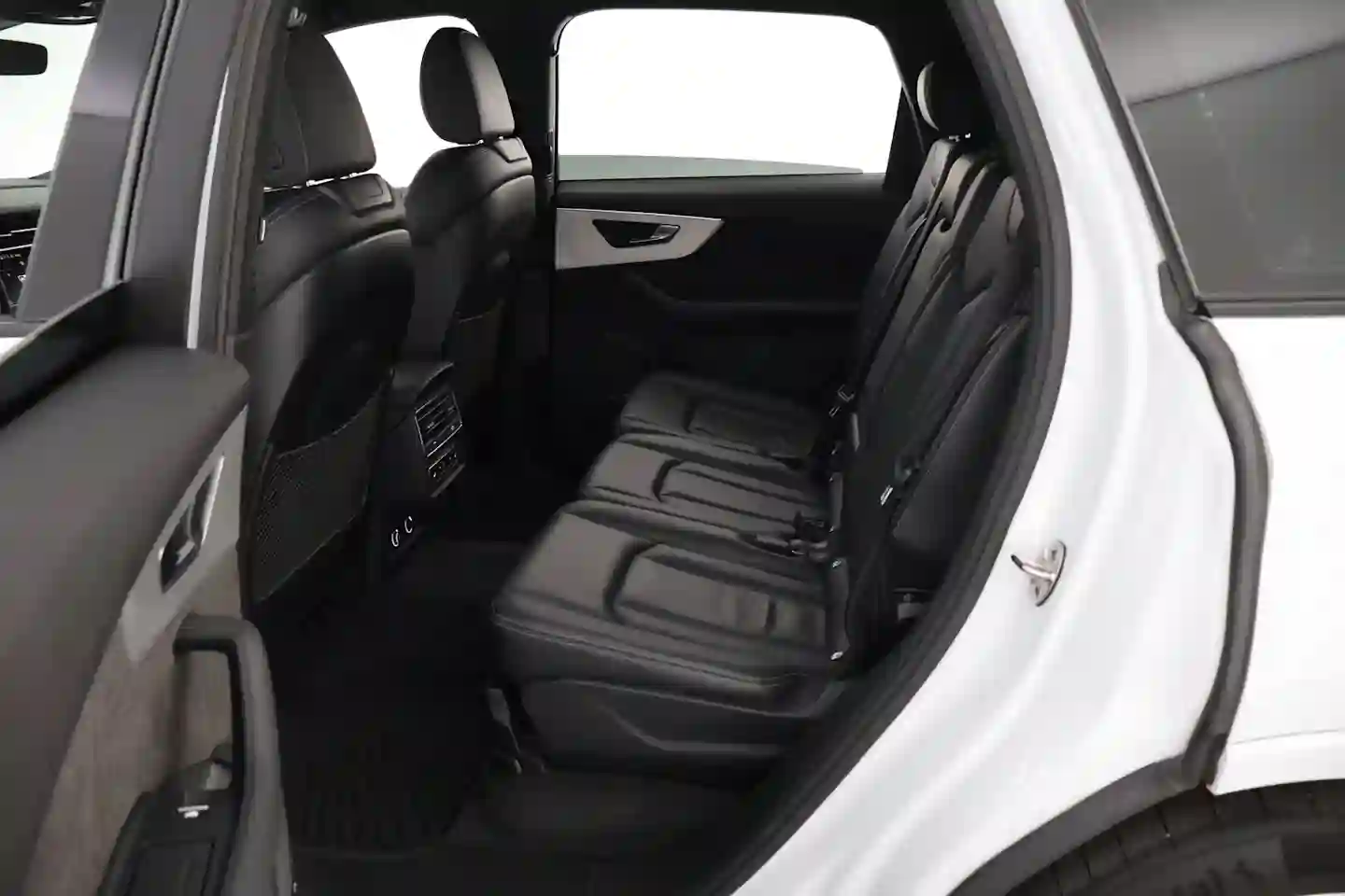 Car Image - 3zCw0Sth6BKwiQeEWDL33D
