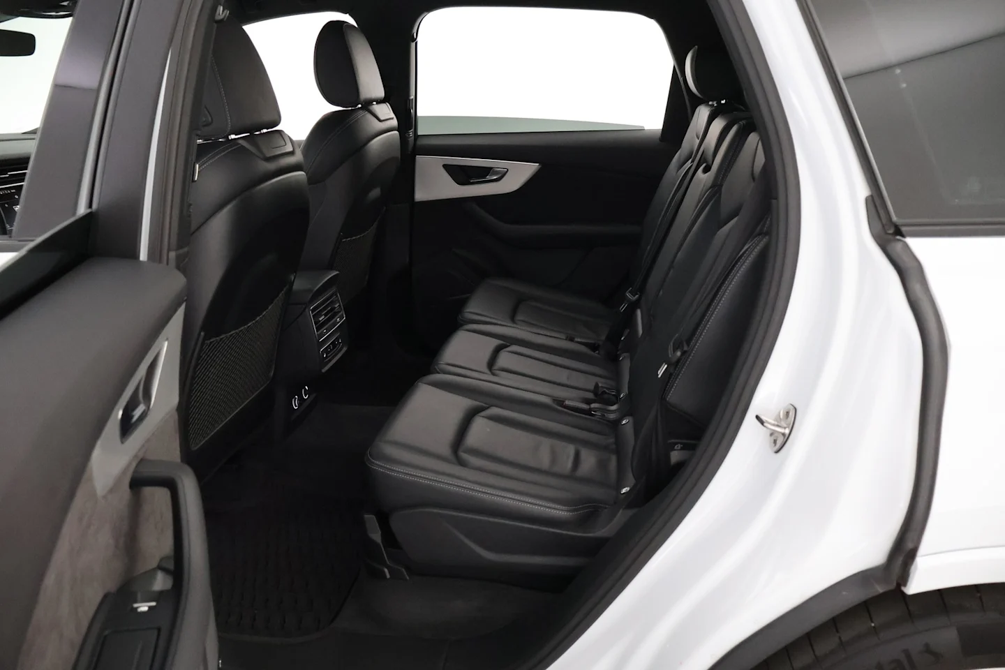 Car Image - 3zCw0Sth6BKwiQeEWDL33D