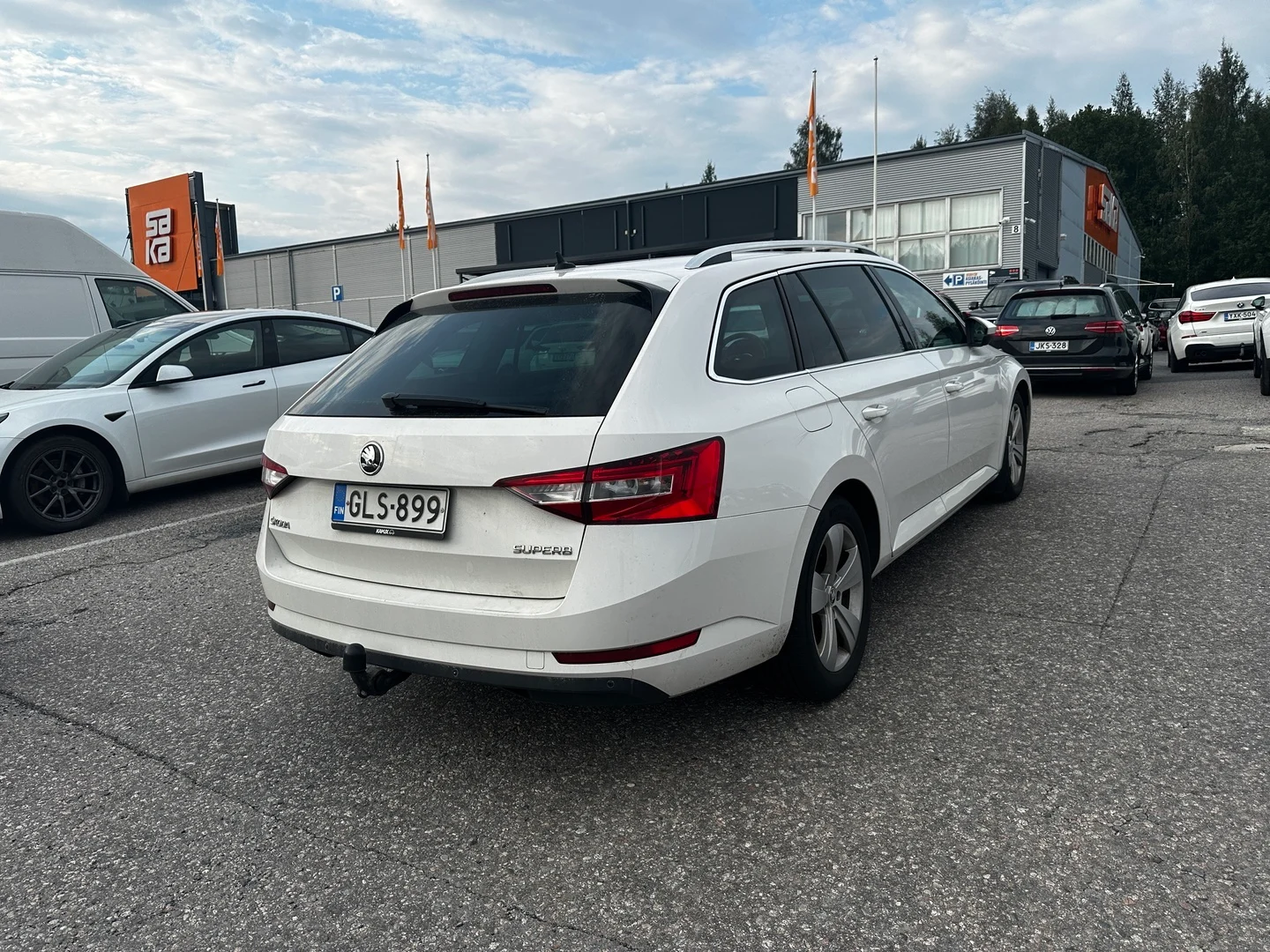 Car Image - Iygh4cp3PXZUhxxKw1B8v