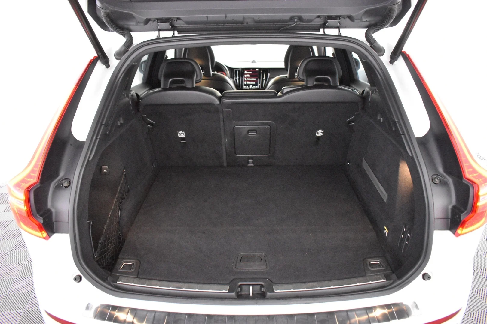 Car Image - 6N4sV2mWF03QMU0D5fXi7a