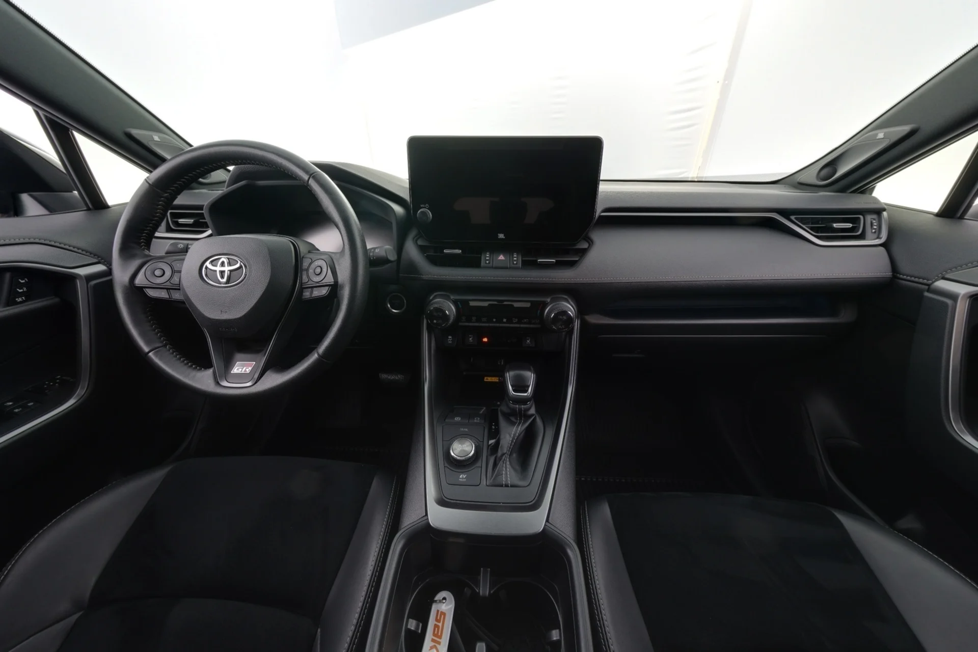 Car Image - O82hzfwIz2UhfSRkvs5rI