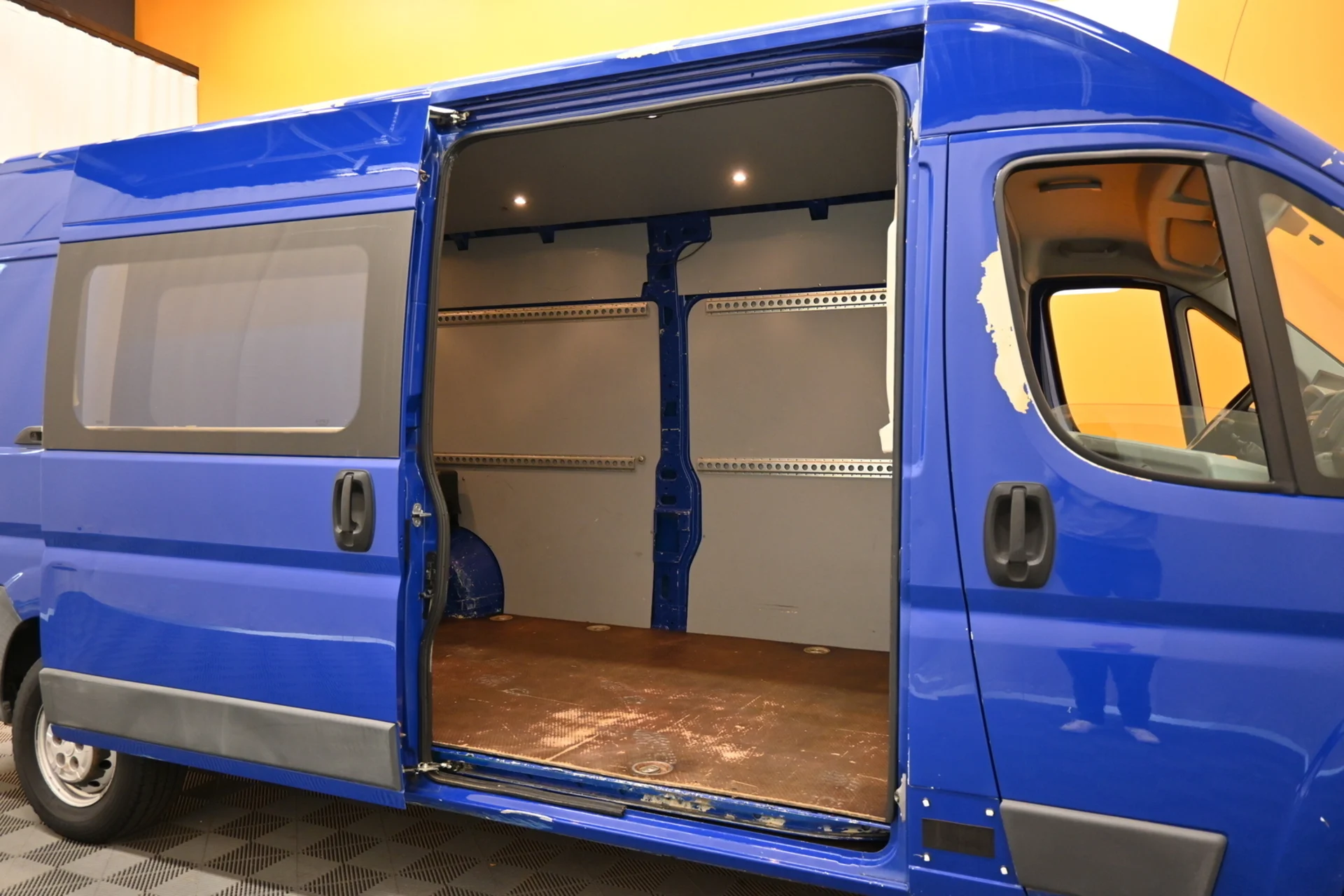 Car Image - 2ffoLnxjO2I1O3XgDJjh02