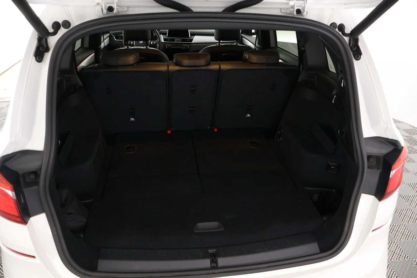 Car Image - 59Hyts3C5UqQM9ZPDPW8c8