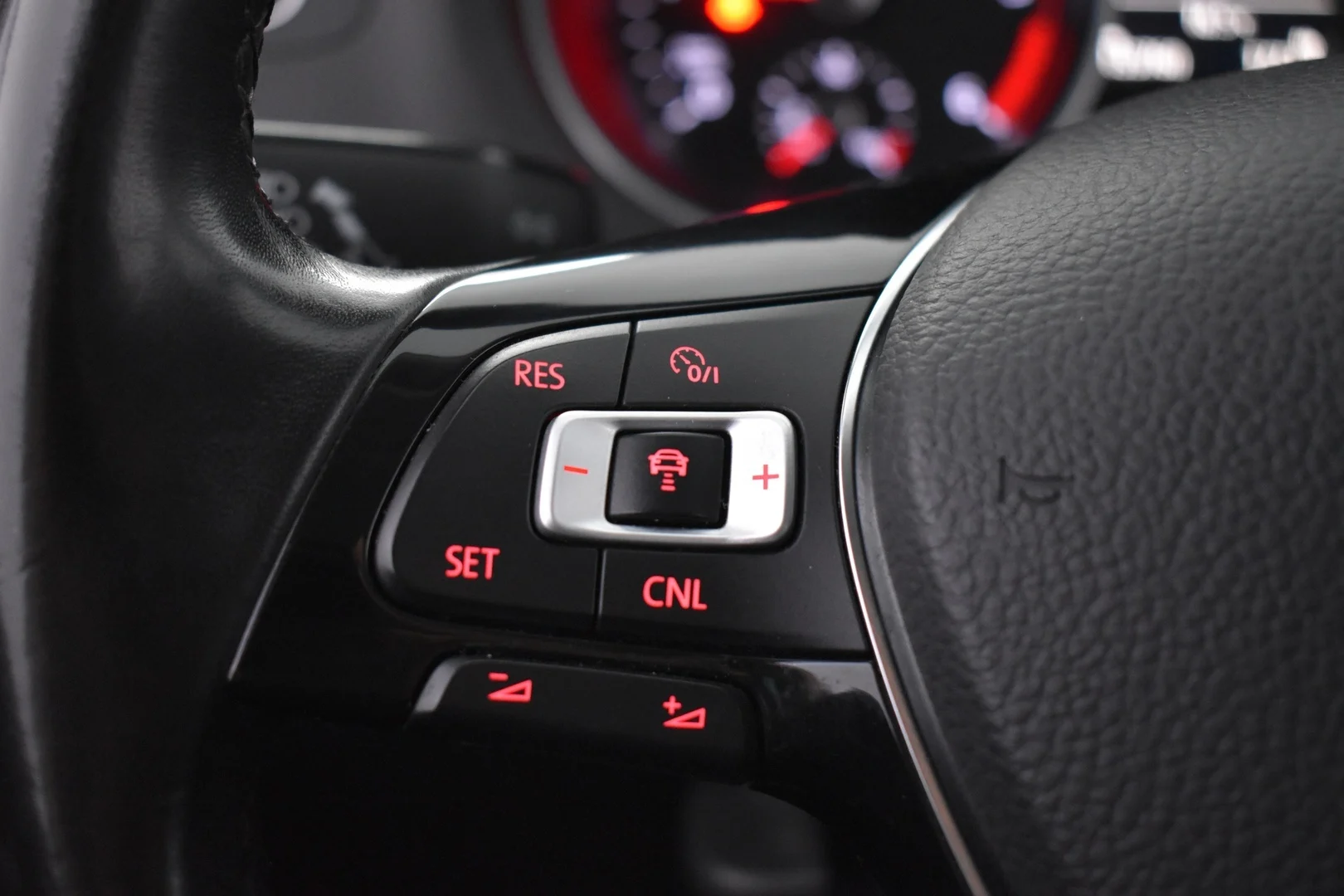 Car Image - 6nXE87nva1b5gO9YUdPaUN