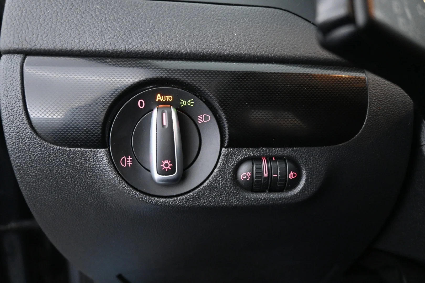 Car Image - 53lsiTqr7sfFz9kvoHIhpb