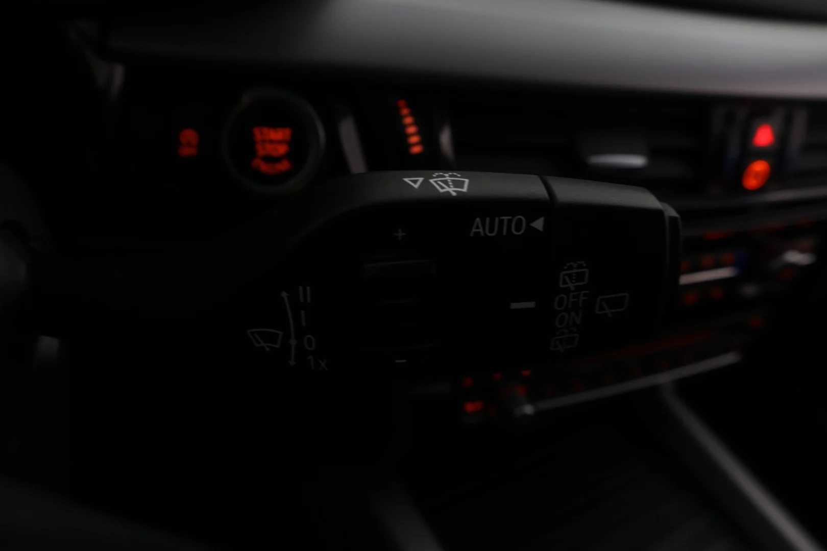 Car Image - 61bNvYVq0zFWkNkkgQVZY