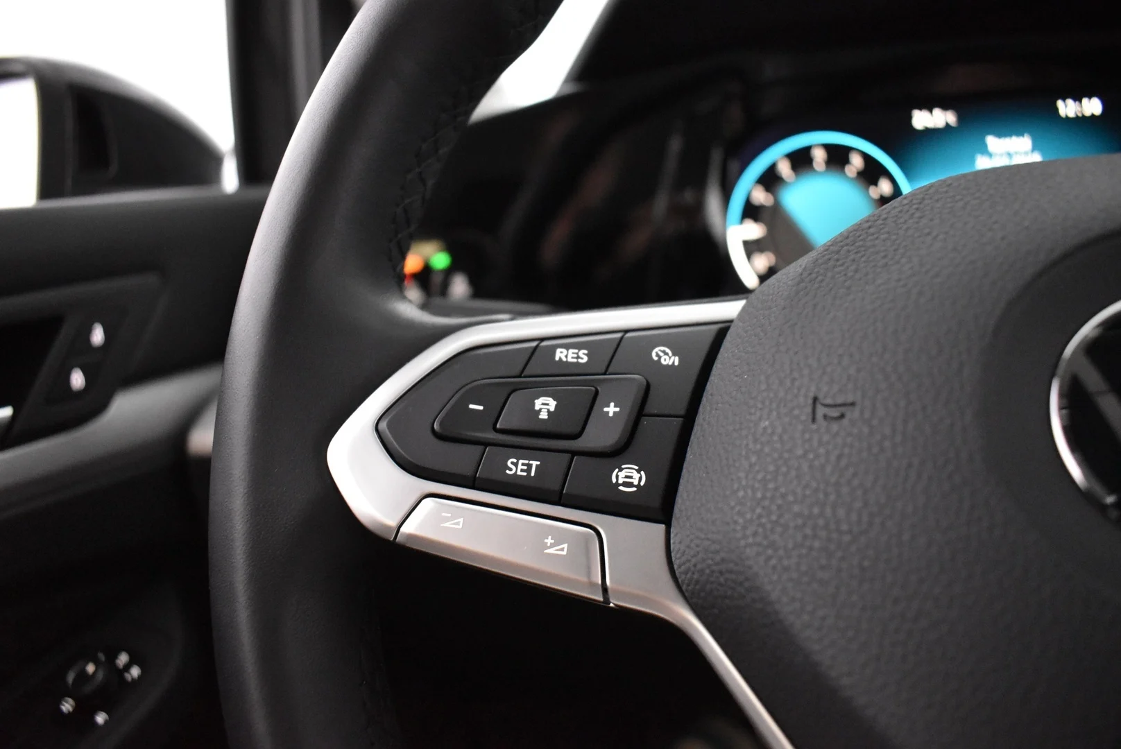 Car Image - fbnp2ioPQaIVCewCQe9zv
