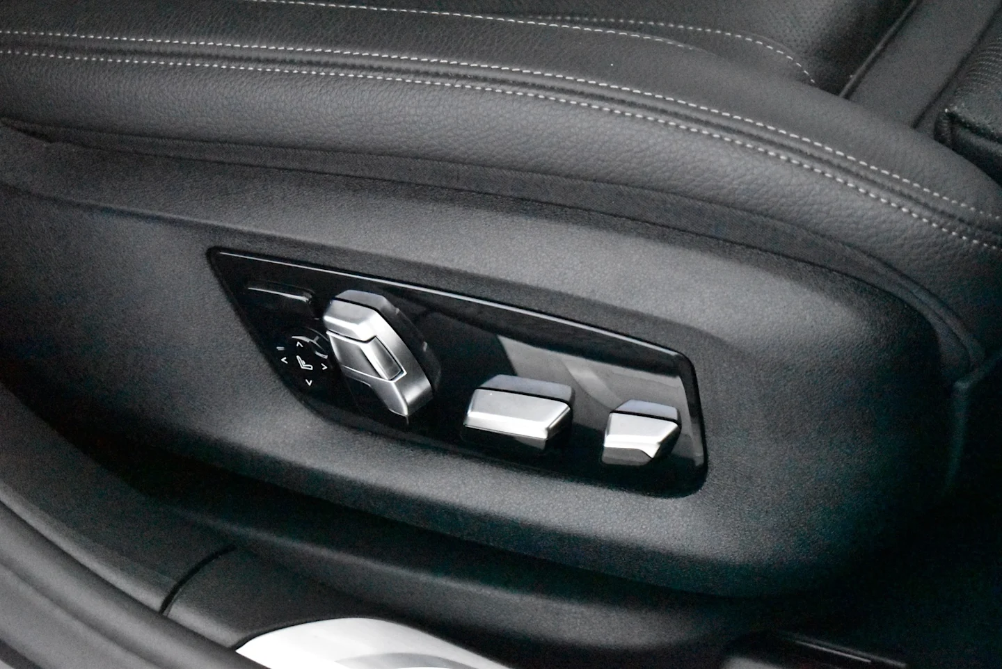 Car Image - 285O0COuXGPKRl0BpYxDOH