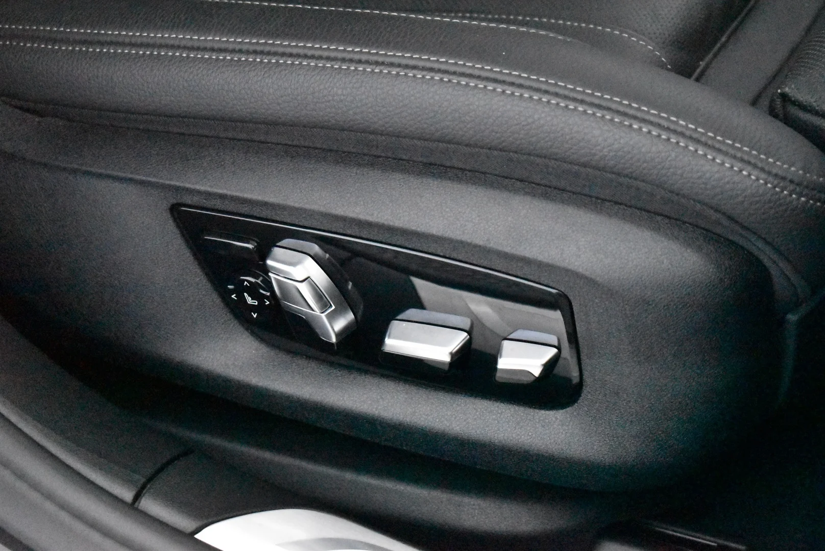 Car Image - 285O0COuXGPKRl0BpYxDOH