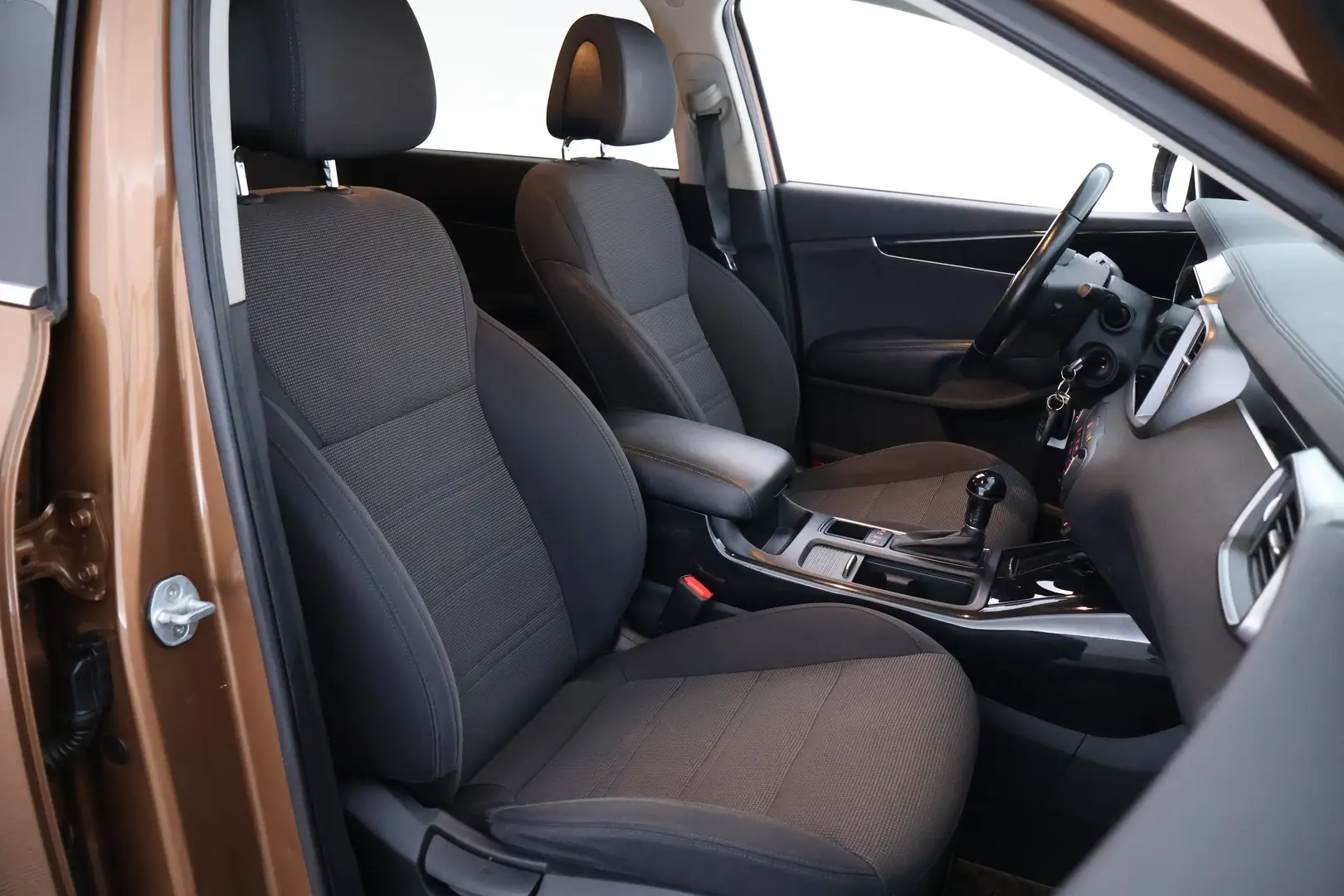 Car Image - 6SeGZeFlnh4bB6SLnQPAaA