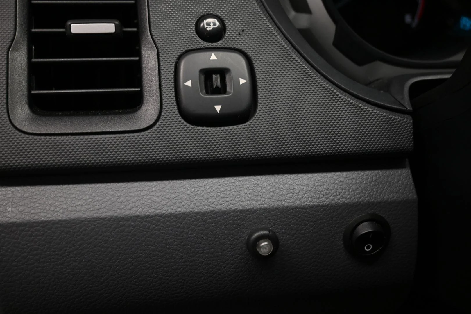 Car Image - 2qFN6lruA55YHqTQMPhTdb