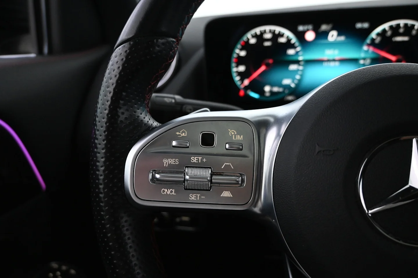 Car Image - 1UJPwY4p9HL2BvR3OZMHiZ