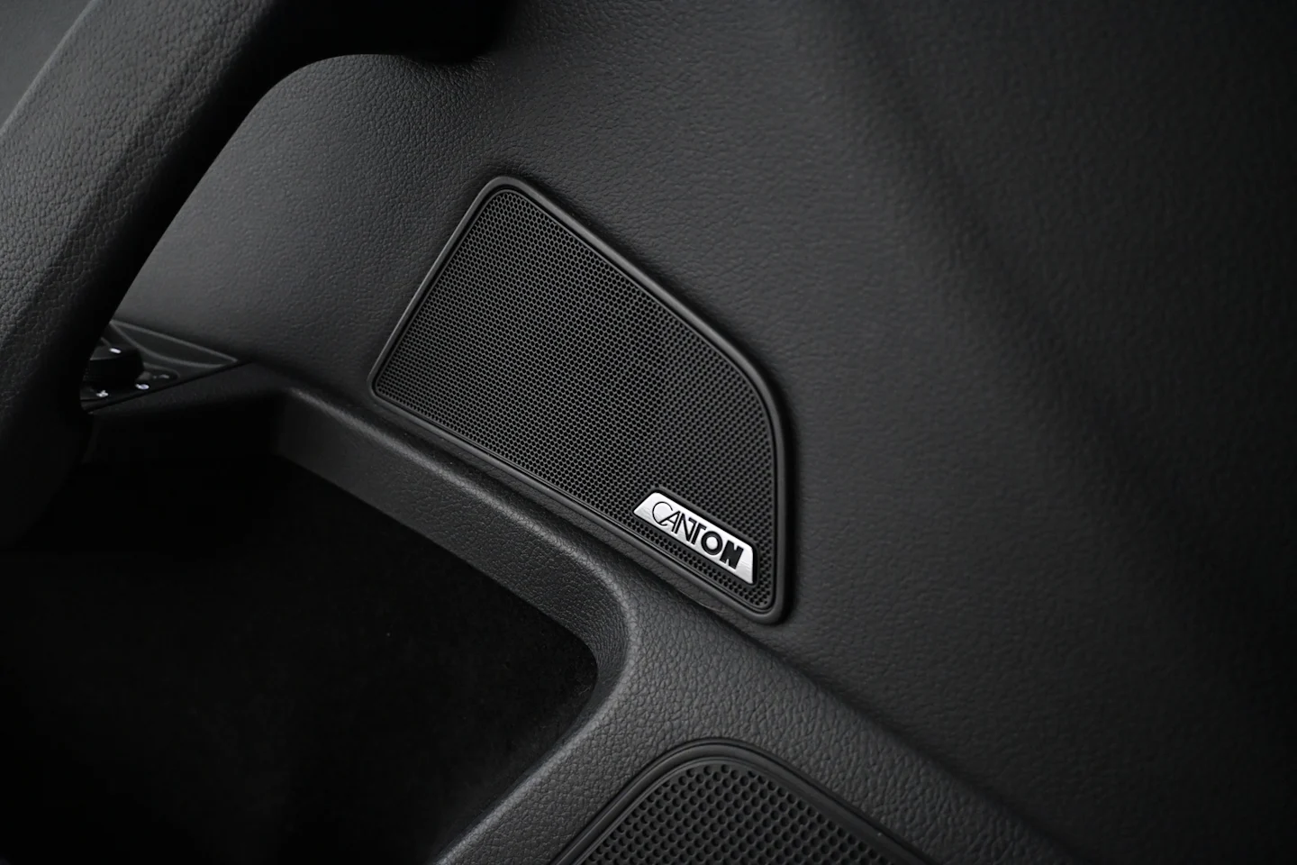 Car Image - 3t1loH9DVwnJhiaGlrKO5c