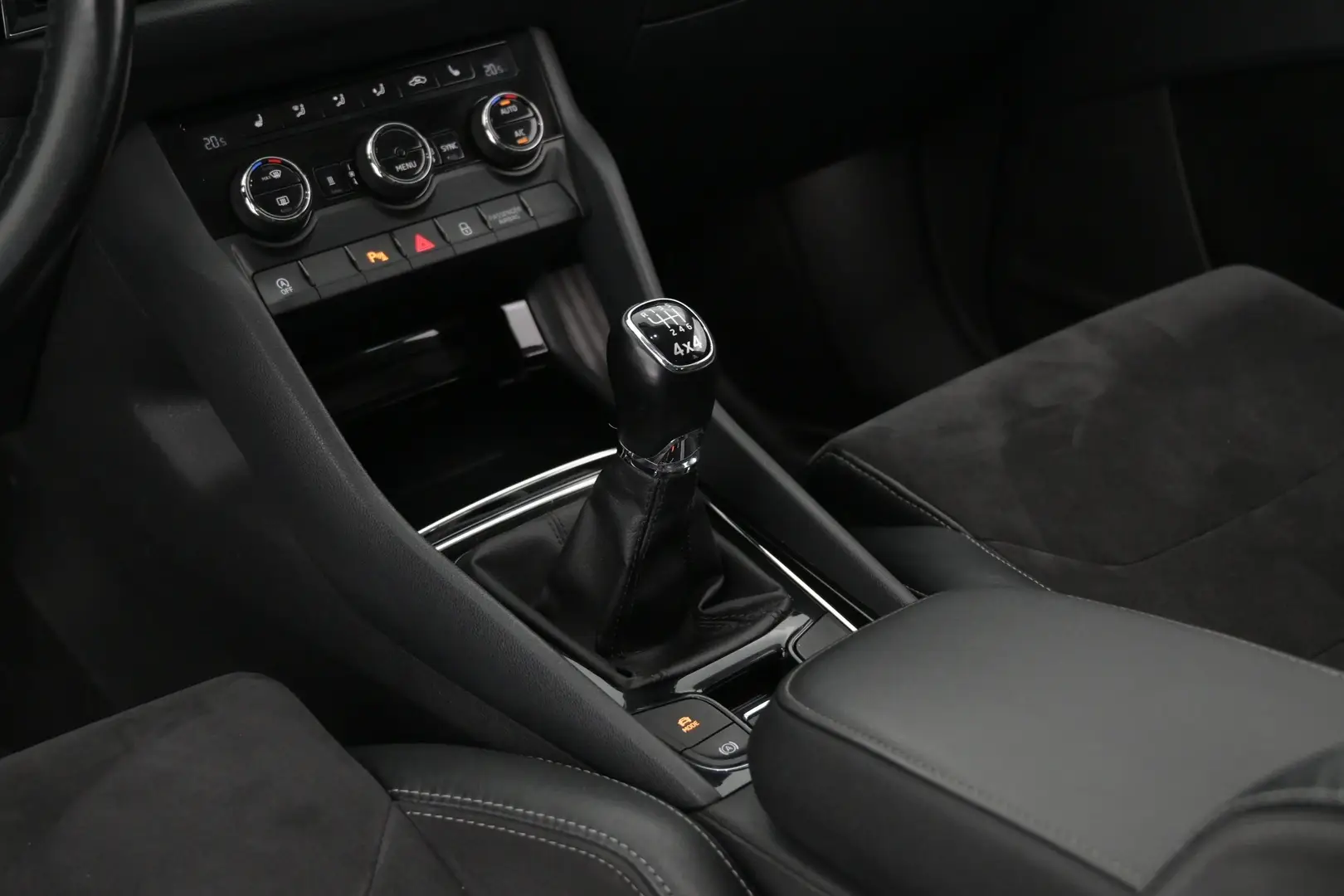 Car Image - 6VAlMILiVP9J8KbHu6L2pJ