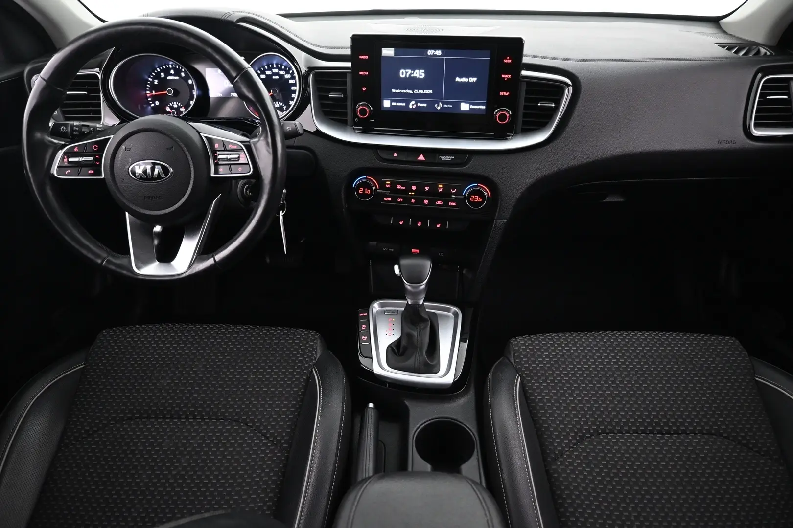 Car Image - 3KH5LOKrRfV4wihZgL7OrE