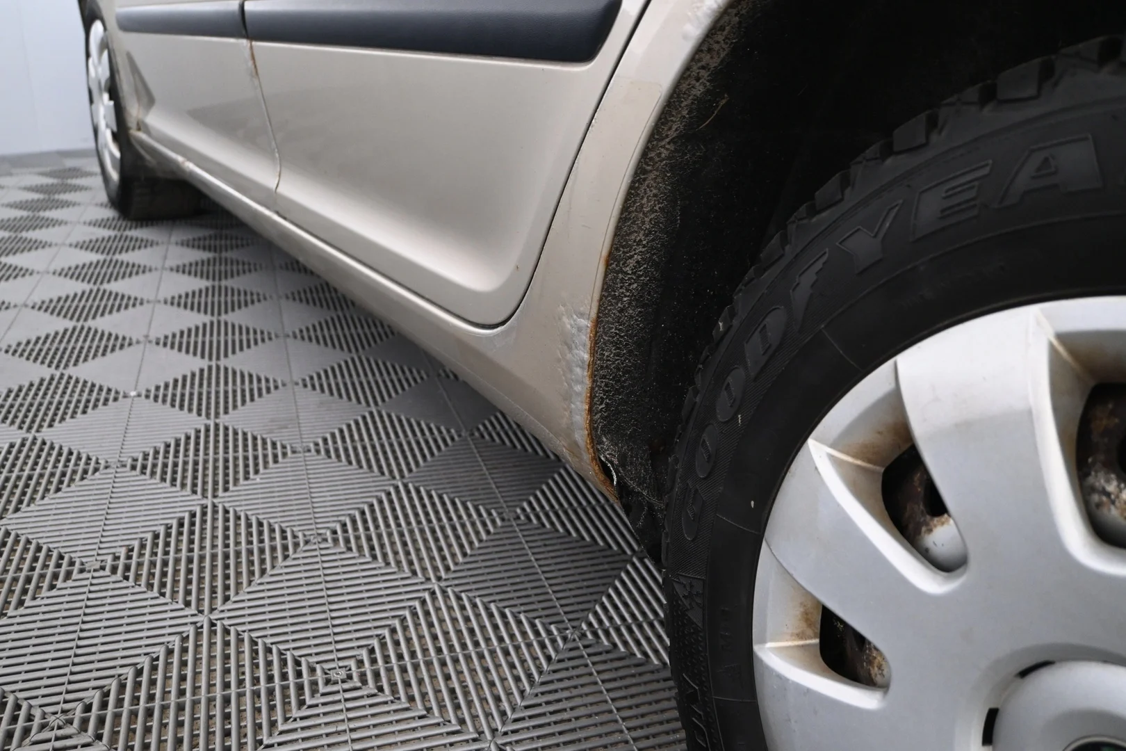 Car Image - 2UQ77m6uu0Oty9Taci46ns