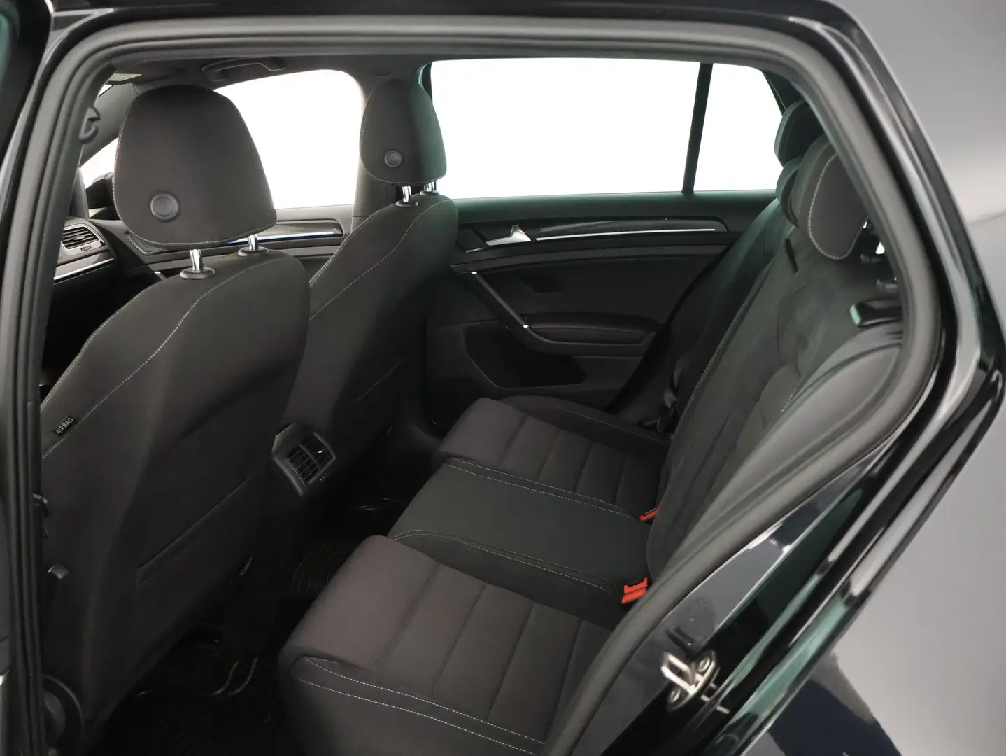 Car Image - gP1SHWCgqMOJ0Nd8zXWfX