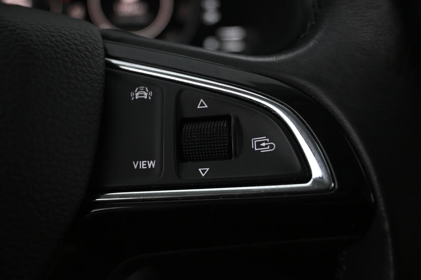 Car Image - 52NKPgV4TbrUrobxTlyZL1