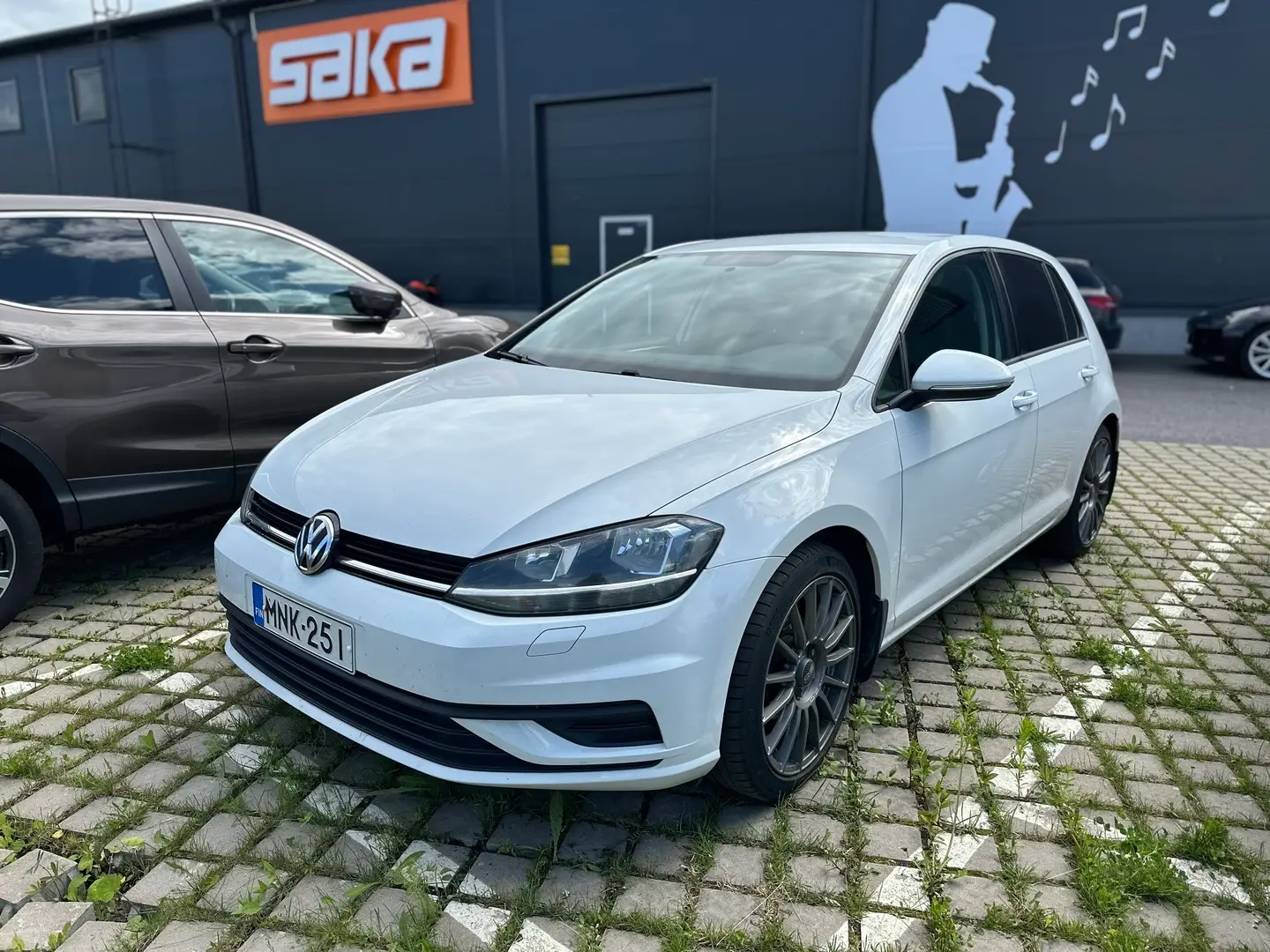 Car Image - 6mYDKD5XtfdO3aaplZ6YRO