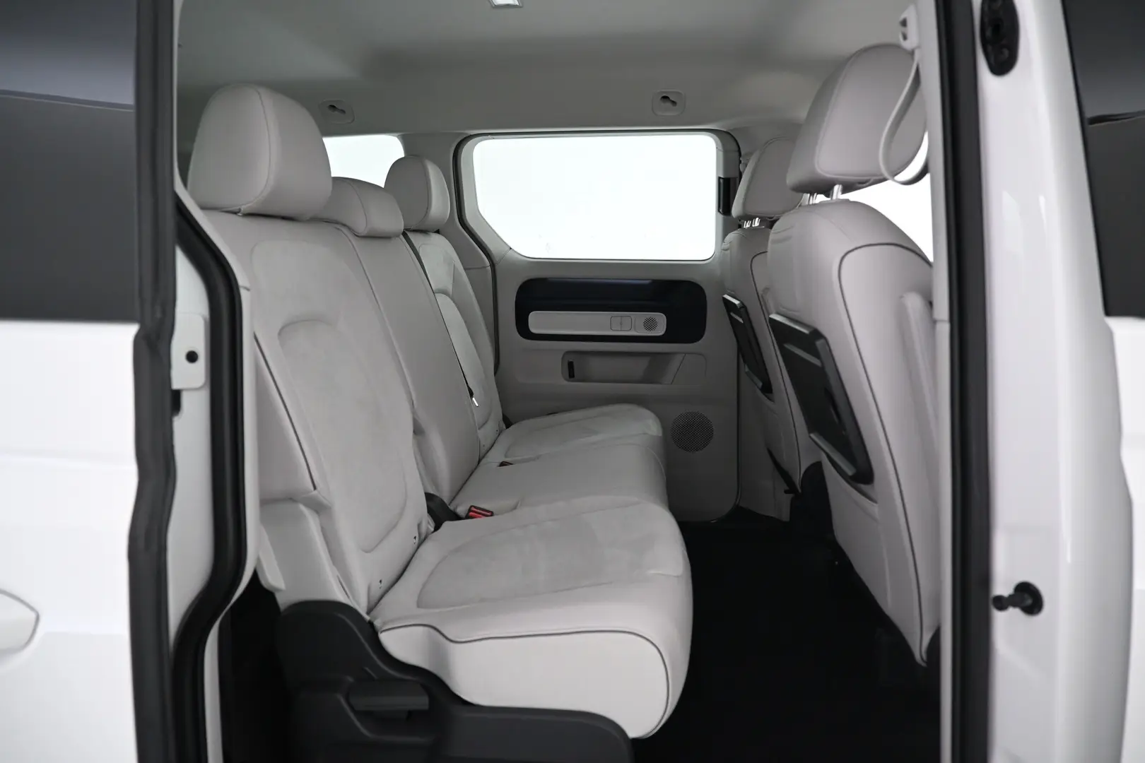 Car Image - 4wIv2Y1RNKtPKooBX0C2xs