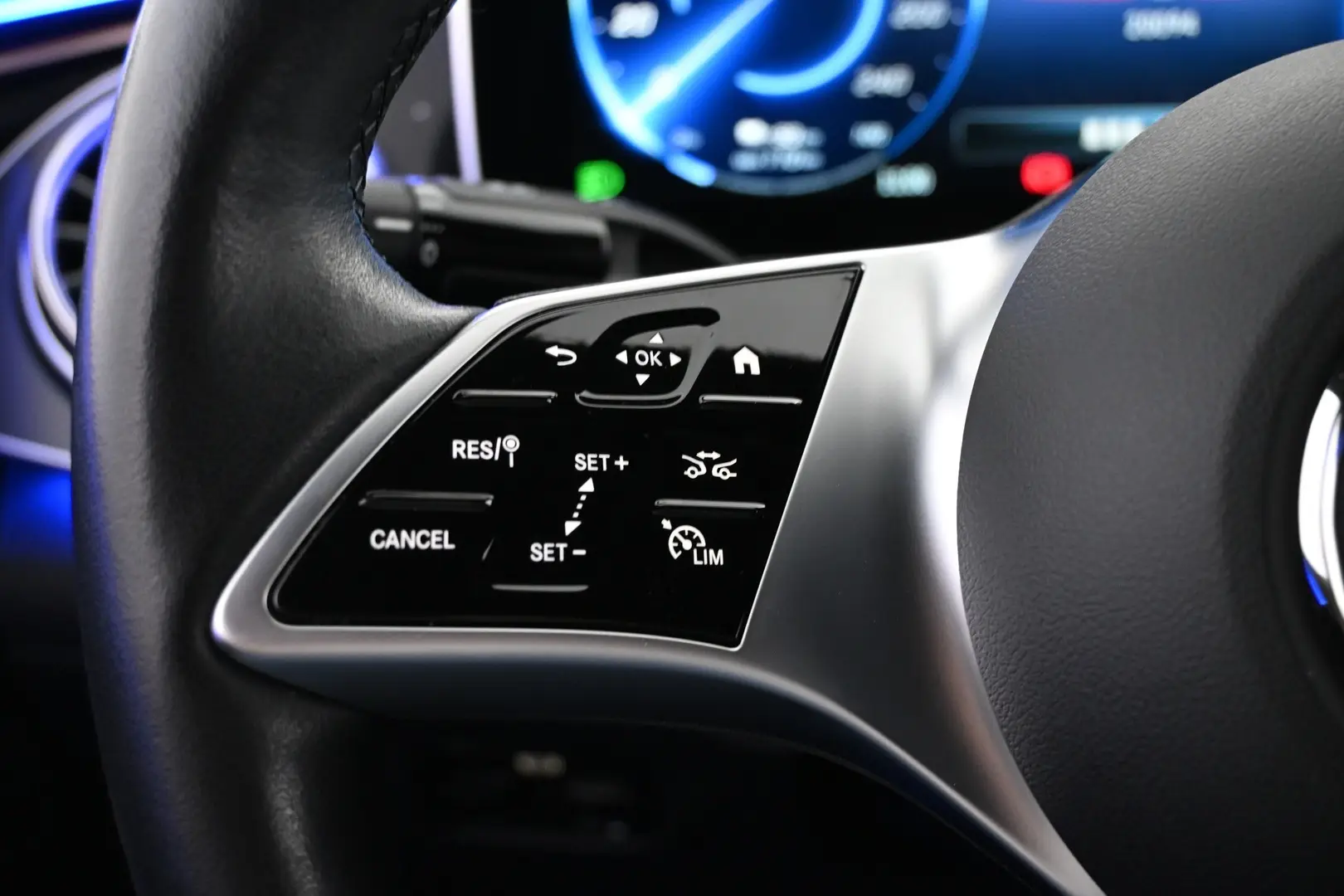 Car Image - 6YIXbFZZJ3sIInKeRDUZvl
