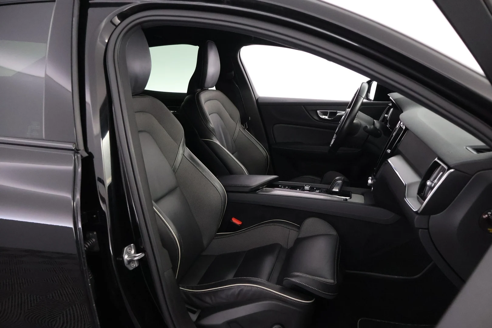 Car Image - 1Fpq9bJEU2MzFkSznXvD6h