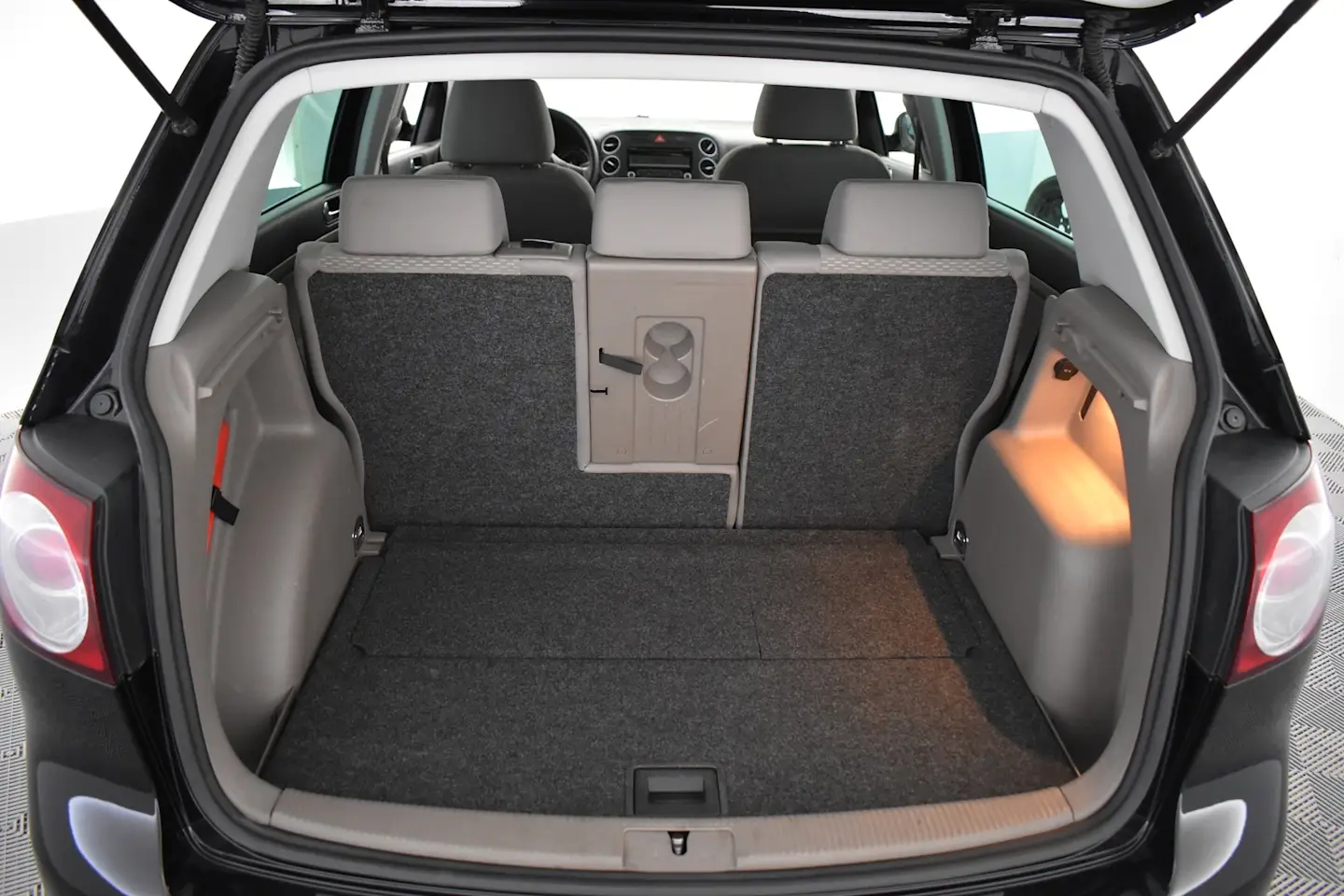 Car Image - 2ouliLNtxlNoIAMC35GHNI