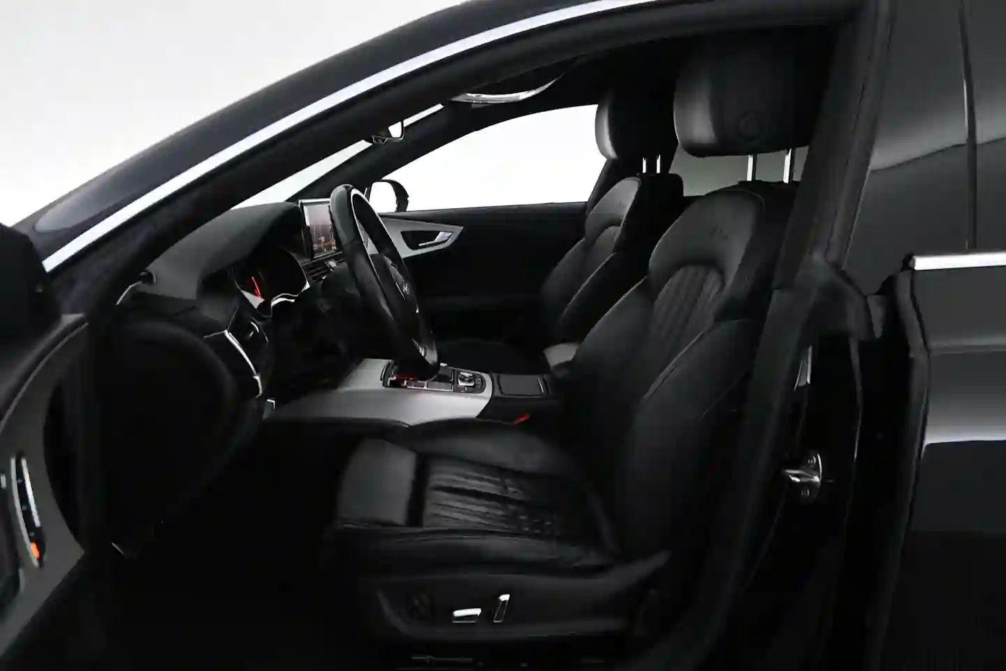 Car Image - 4vZA4TXxZTKUvXRzIKnhdy