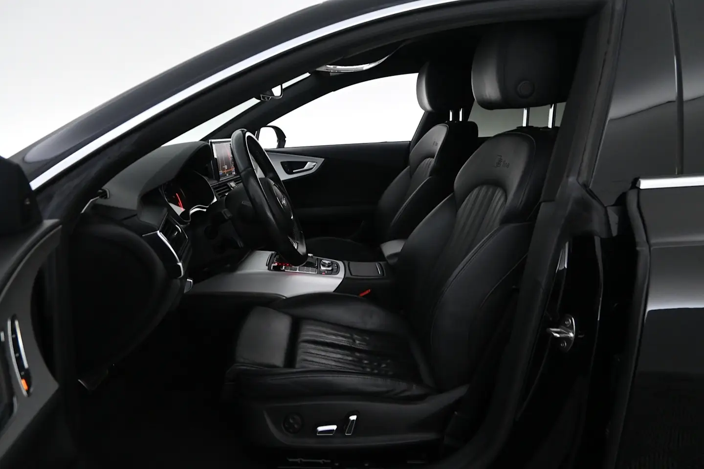 Car Image - 4vZA4TXxZTKUvXRzIKnhdy