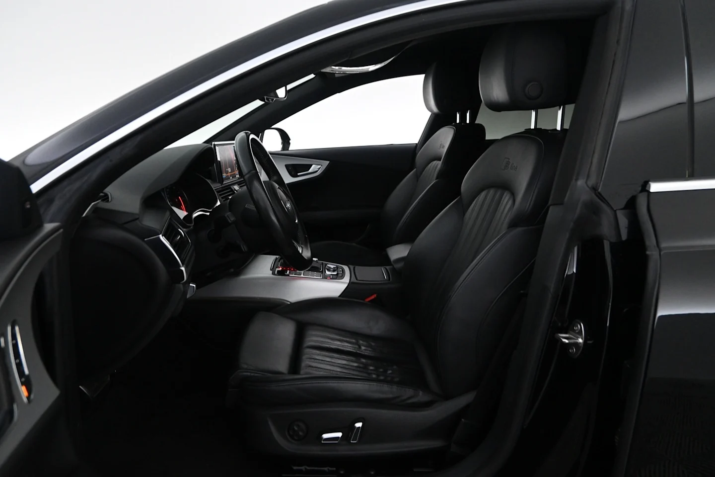 Car Image - 4vZA4TXxZTKUvXRzIKnhdy