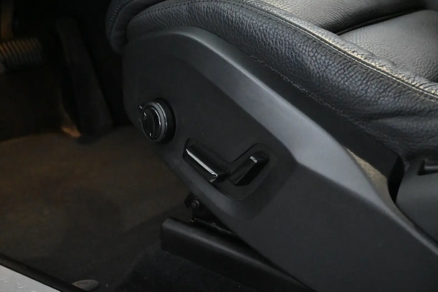 Car Image - m2boAQbSxQxH1pFwrENaH