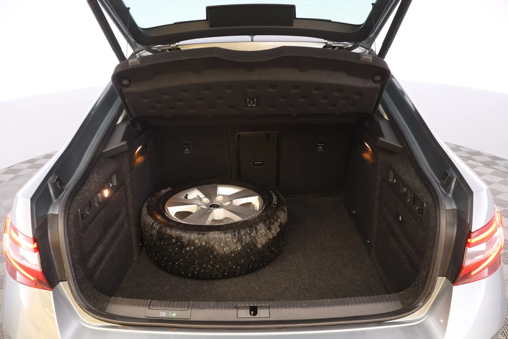 Car Image - 7i1J7vyGF02N9qBxZwgzNO