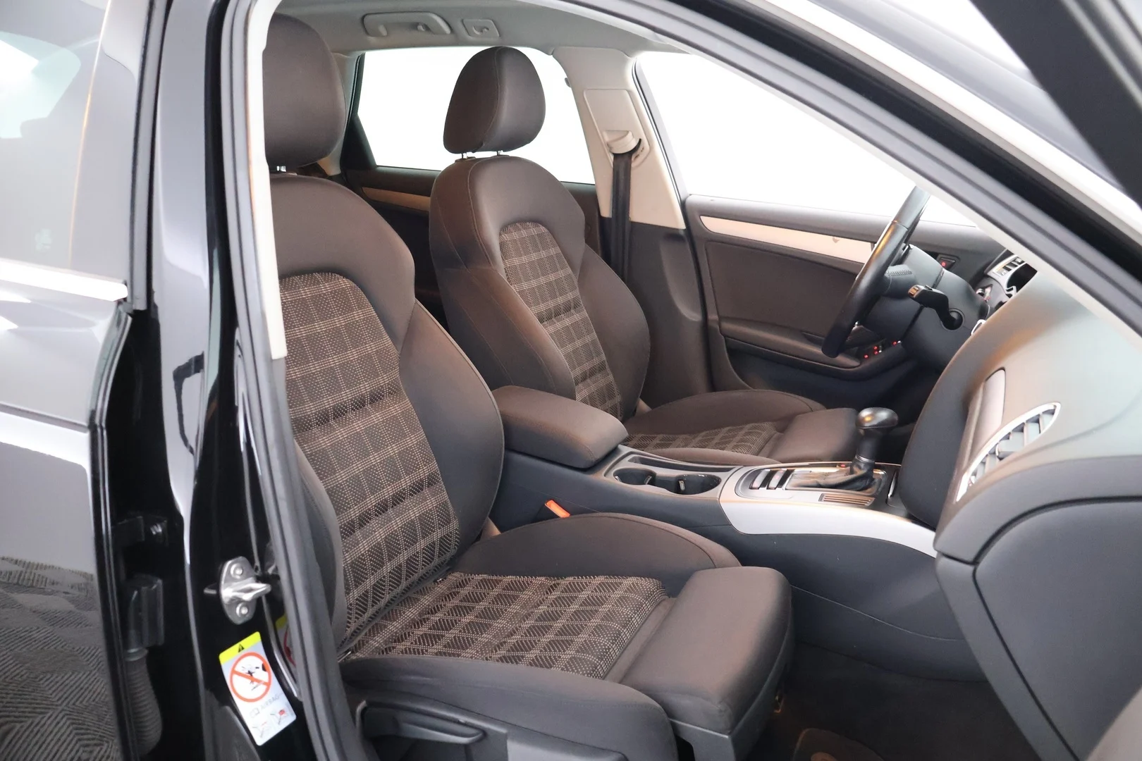 Car Image - 2oS4364ZHqtBUMoi7H7ako