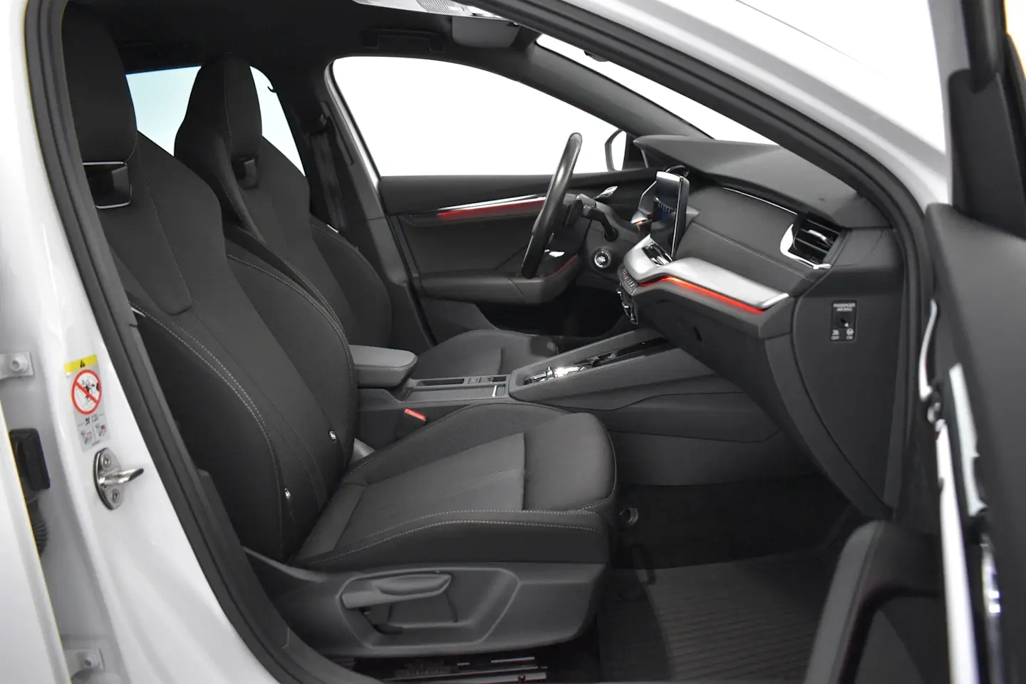 Car Image - 3W993AO9b30HfEeeebKYOG