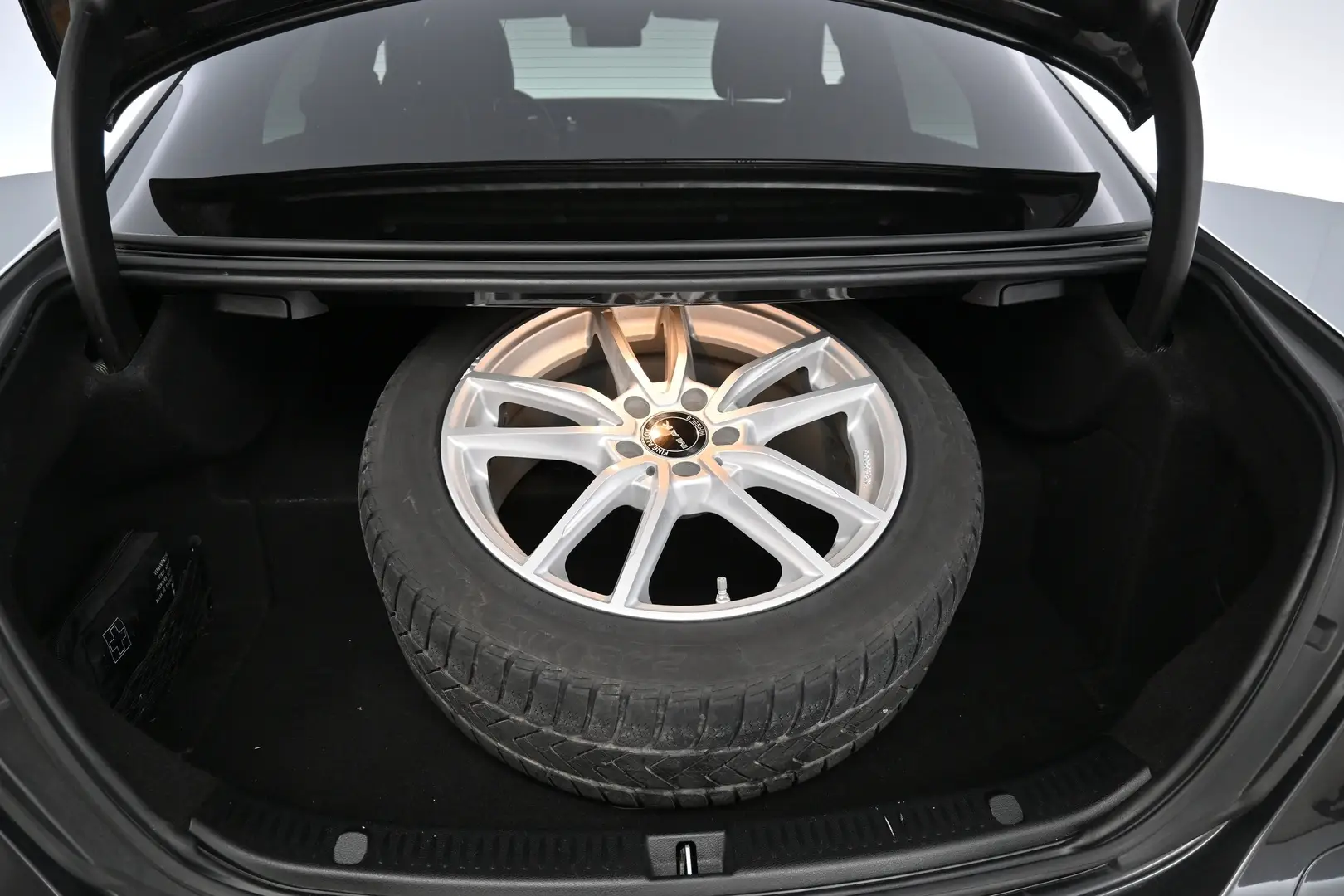 Car Image - eLJ0zJiDitG1csoRkrdW4