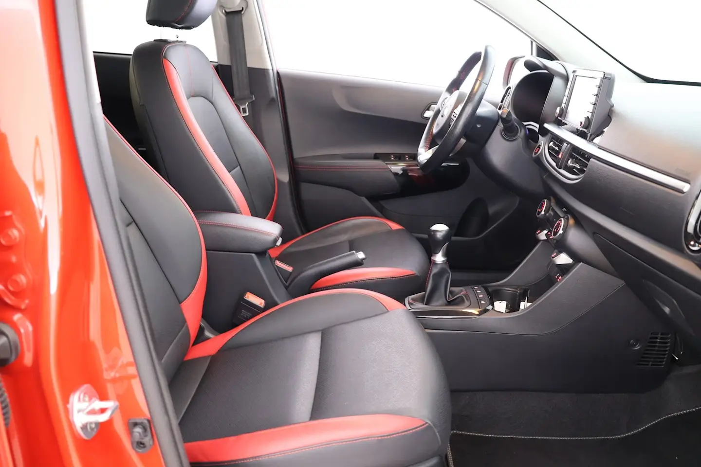 Car Image - 7qqm011qT616Z1F6Ieh76D