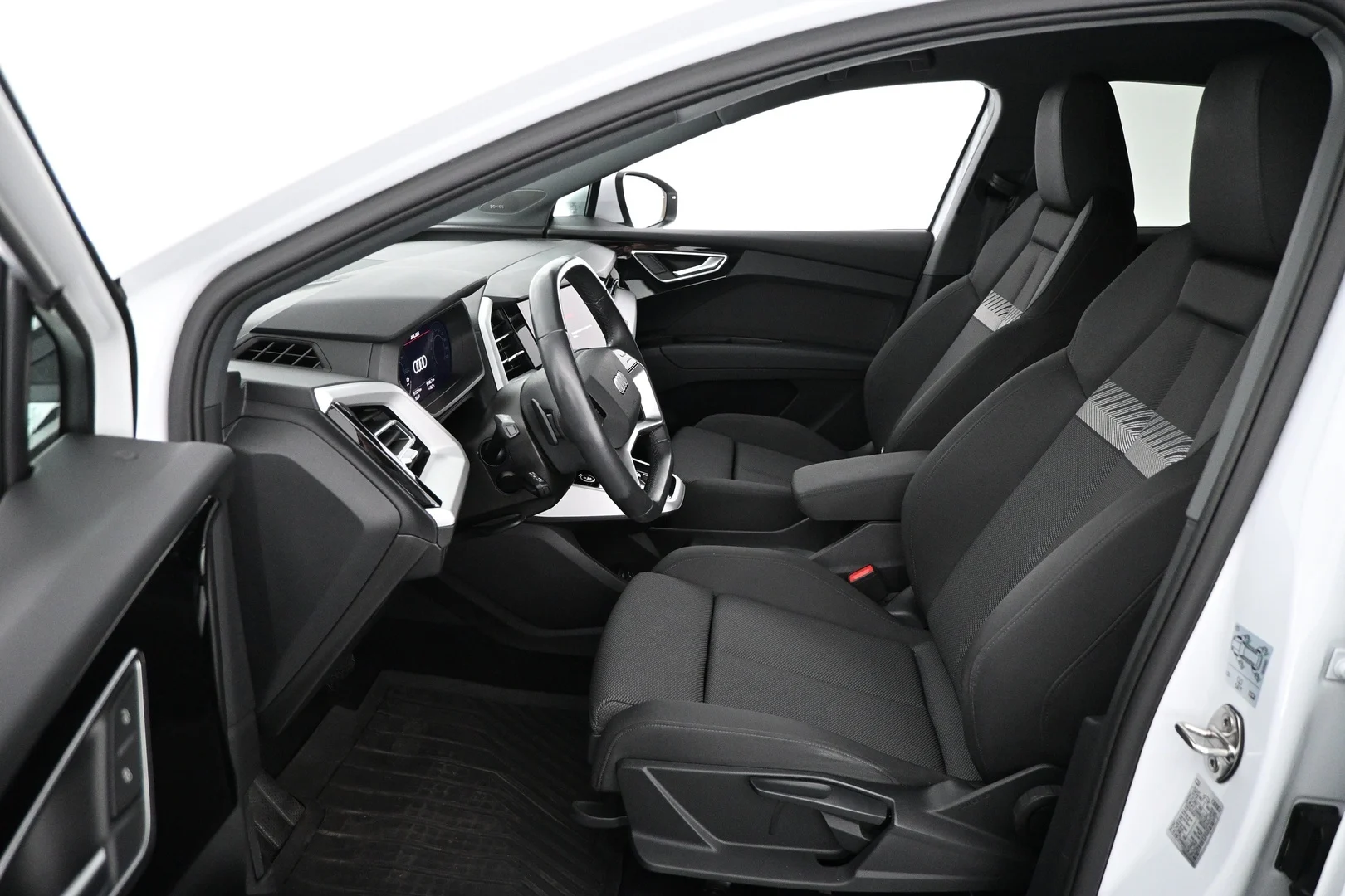 Car Image - DvZBINyq8JNIeirTfnZka