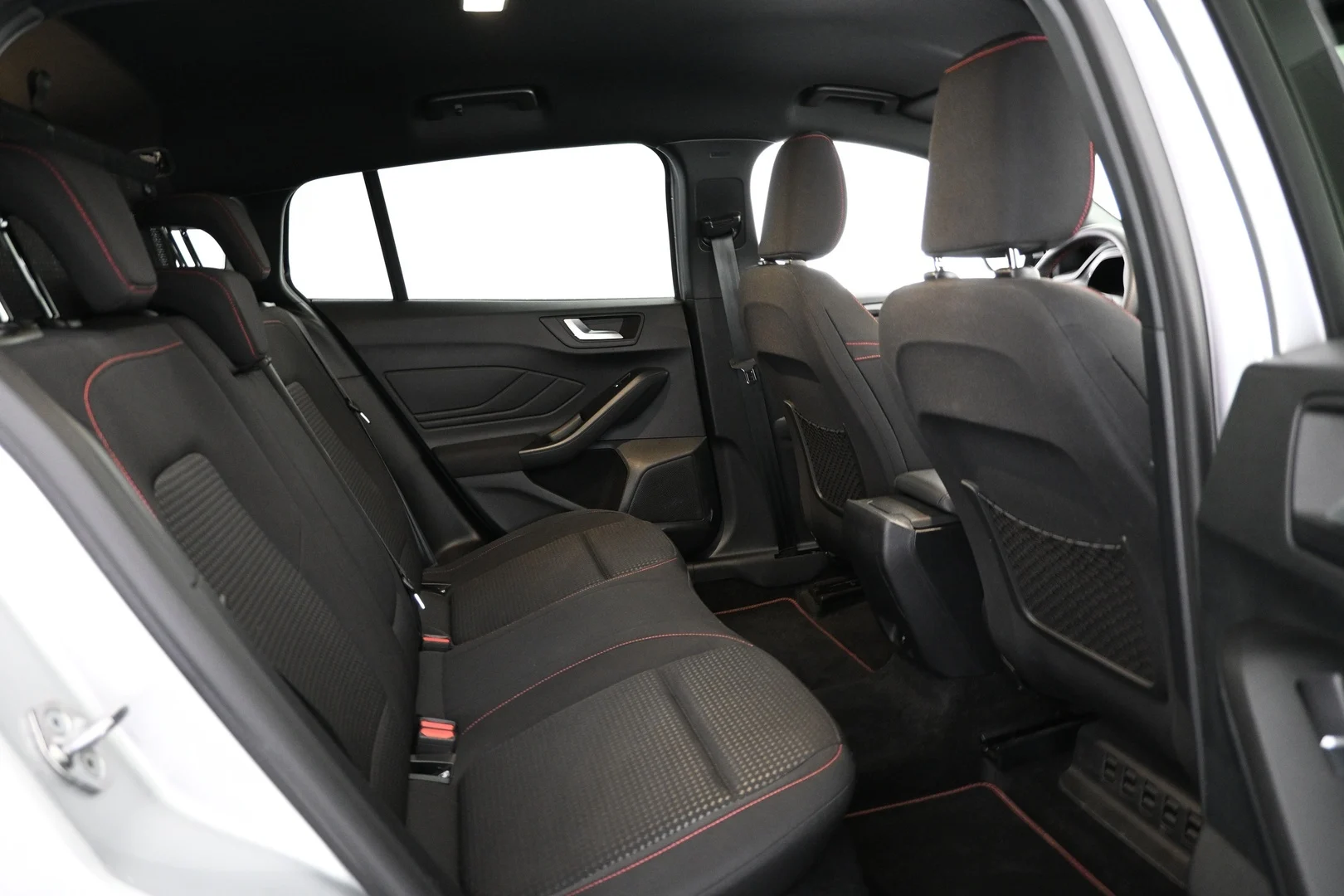 Car Image - 27E5oNY6xIBLfTIZnAYroV